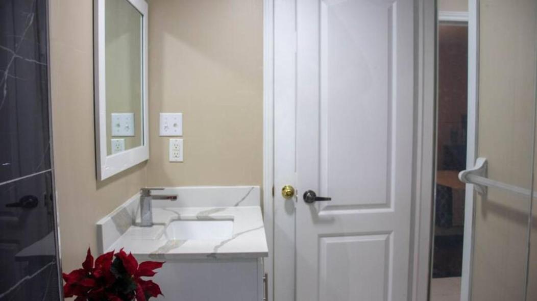 Riz Khan Peaceful Mississauga Home 외부 사진